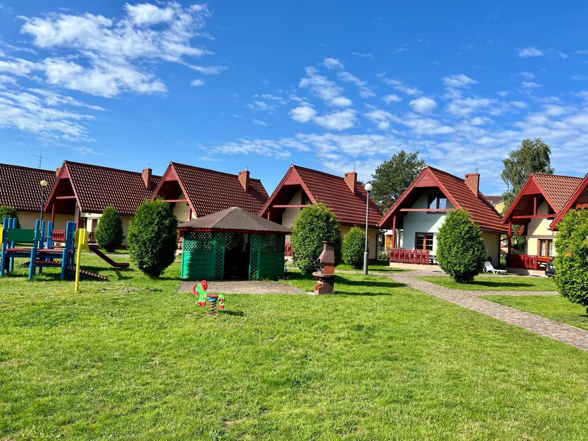 Lazur Domki Wypoczynkowe Dzwirzyno Luaran gambar