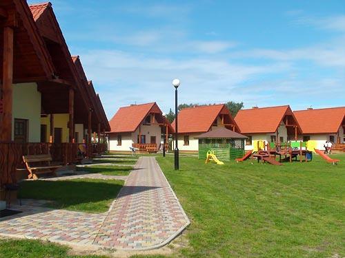 Lazur Domki Wypoczynkowe Dzwirzyno Luaran gambar